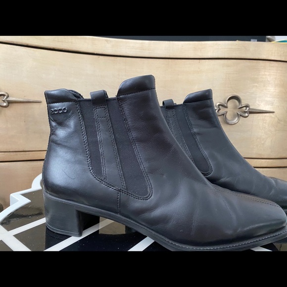 ecco black ankle boots